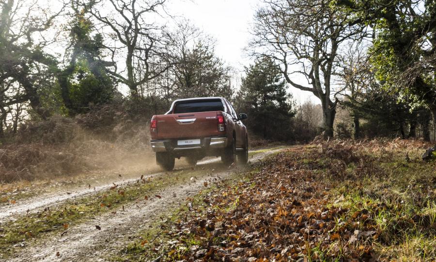  Toyota Hilux 4x4 Special Edition Double Cab 2018 года  (фото 10 из 26)